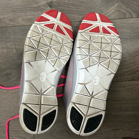 Women's Nike Pink and Gray Free TR FIT4 Shoes - Picture 7 of 7